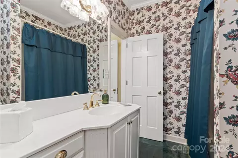 Bath - 1014 2nd Nw Ave NW, Conover, NC 28613 photo 1 of 5