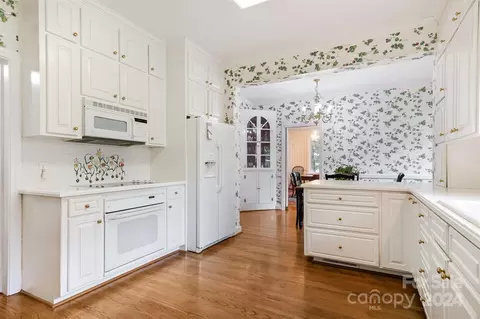 Kitchen - 1014 2nd Nw Ave NW, Conover, NC 28613 photo 4 of 5