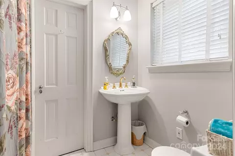 Bath - 1014 2nd Nw Ave NW, Conover, NC 28613 photo 5 of 5