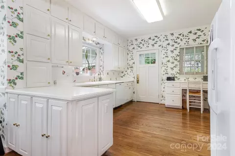 Kitchen - 1014 2nd Nw Ave NW, Conover, NC 28613 photo 1 of 5