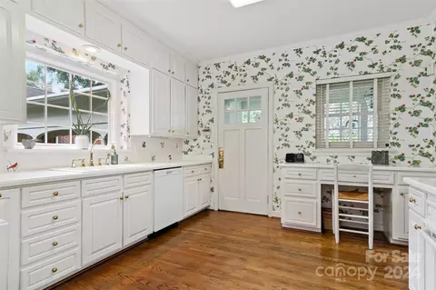 Kitchen - 1014 2nd Nw Ave NW, Conover, NC 28613 photo 2 of 5