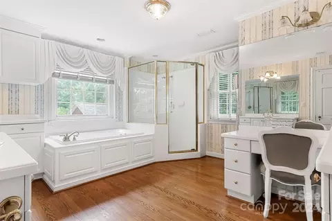 Bath - 1014 2nd Nw Ave NW, Conover, NC 28613 photo 3 of 5