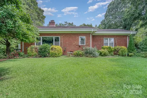 720 Silverleaf Rd, Charlotte, NC 28217