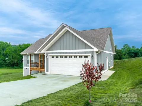 21 Hightop View Trl, Candler, NC 28715