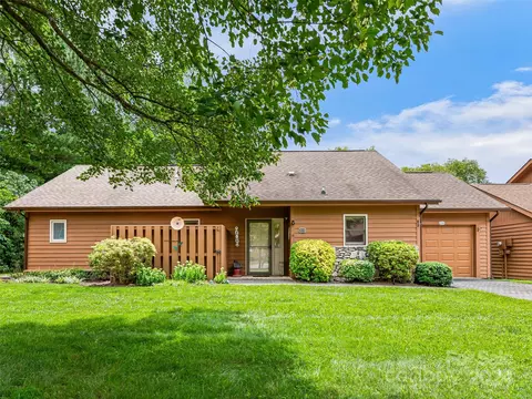 20 B Foxglove Ct, Asheville, NC 28805
