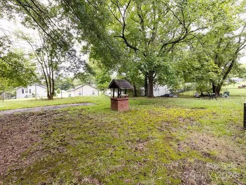 Exterior - 1302 E 1st St, Kannapolis, NC 28083 photo 4 of 7