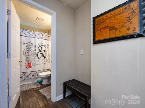 Entry Way - 1302 E 1st St, Kannapolis, NC 28083 photo 2 of 2