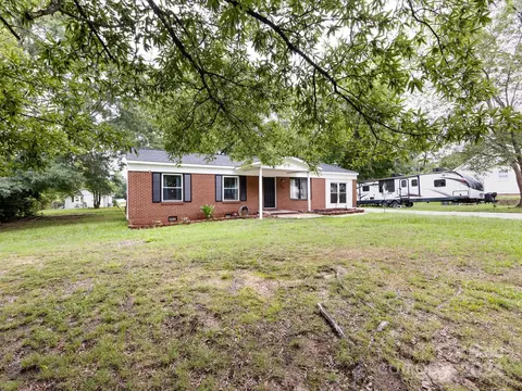 Exterior - 1302 E 1st St, Kannapolis, NC 28083 photo 1 of 7