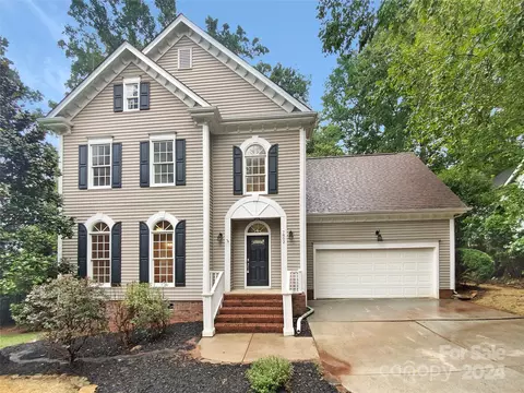 7802 Hollow Oaks Ln, Waxhaw, NC 28173