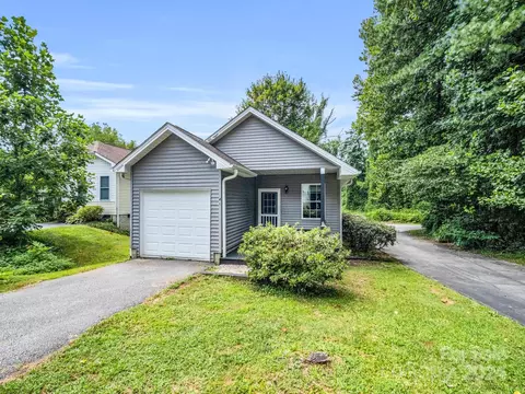 41 S Cottage Ct, Hendersonville, NC 28739