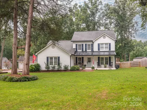 10201 Windtree Ln, Charlotte, NC 28215