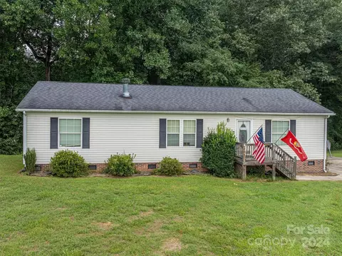 864 Sunbeam Dr, Lincolnton, NC 28092
