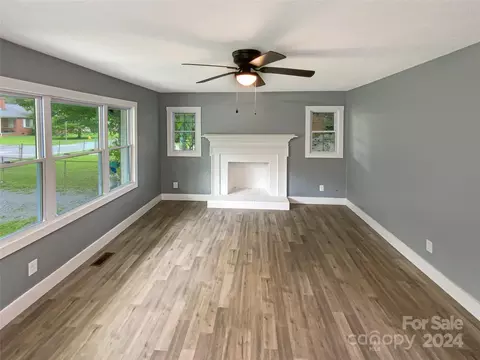 Living - 509 Engleside St, Monroe, NC 28110 photo 2 of 3