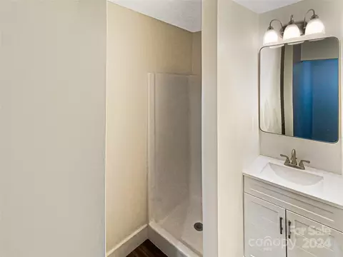 Bath - 509 Engleside St, Monroe, NC 28110 photo 1 of 2