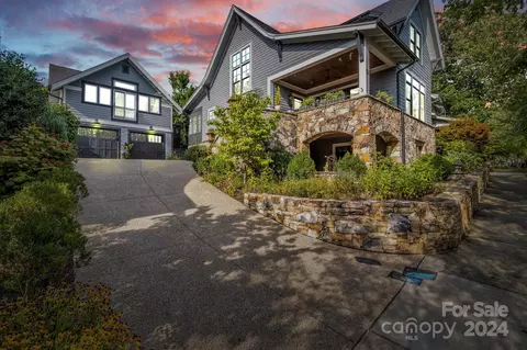 34 Wordsworth Rd, Black Mountain, NC 28711