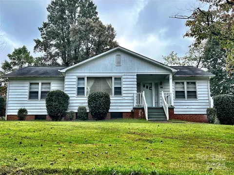 102 Steakhouse Rd, Morganton, NC 28655