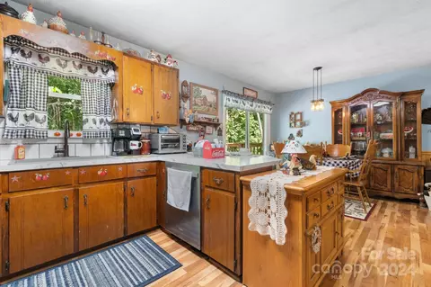 136 Summers Rd, Morganton, NC 28655 photo 3