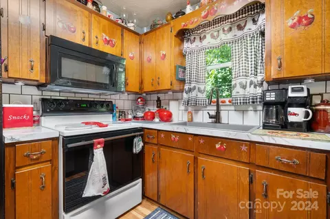 136 Summers Rd, Morganton, NC 28655 photo 2