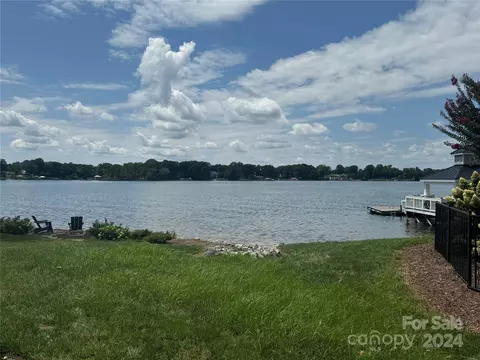 931 Southwest Dr, Davidson, NC 28036
