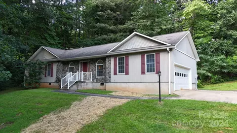 63 N Point Rd, Sylva, NC 28779