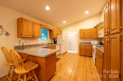63 N Point Rd, Sylva, NC 28779 photo 9