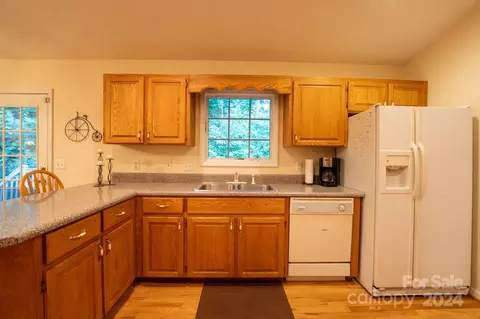 63 N Point Rd, Sylva, NC 28779 photo 6