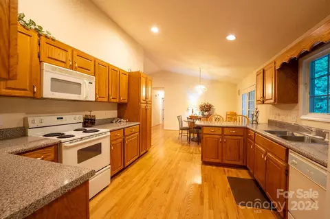 63 N Point Rd, Sylva, NC 28779 photo 8