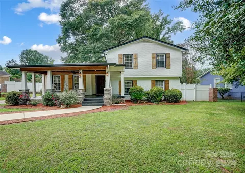 5411 Hollirose Dr, Charlotte, NC 28227