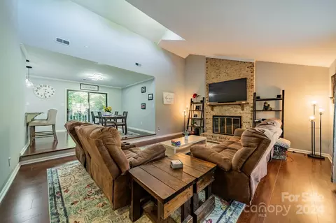 1721 Farm Pond Ct, Gastonia, NC 28054