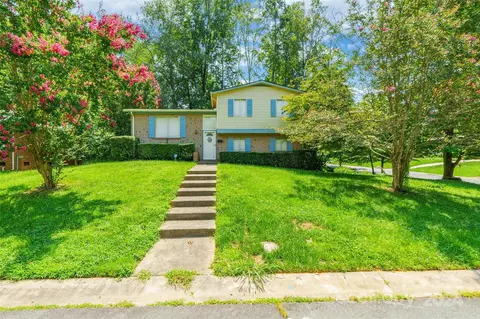 945 Northwood Dr, Charlotte, NC 28216