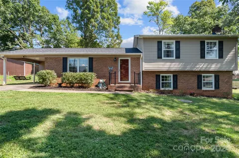 5887 Millstone Ln, Pfafftown, NC 27040