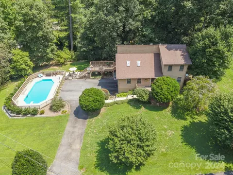 1011 Linnaean Dr, Morganton, NC 28655