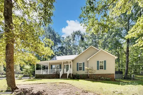 647 Logan Ln, Liberty, NC 27298