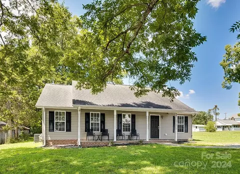 116 S Asheboro St, Liberty, NC 27298