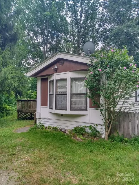 84 Elkins Rd, Leicester, NC 28748