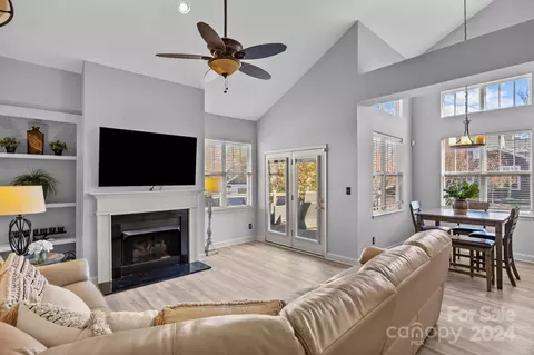 18419 Harborside Dr, Cornelius, NC 28031 photo 2