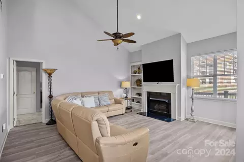 18419 Harborside Dr, Cornelius, NC 28031 photo 3