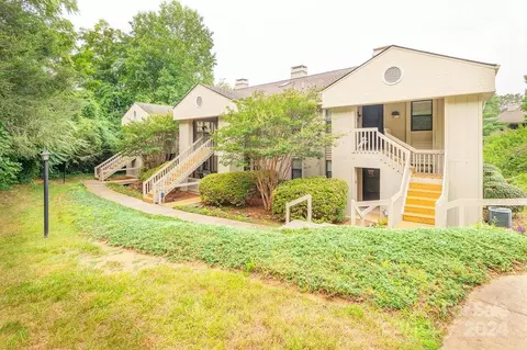 2501 Vineyard Blvd, Asheville, NC 28805