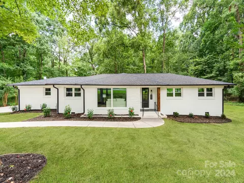 1111 Burtonwood Cir, Charlotte, NC 28212