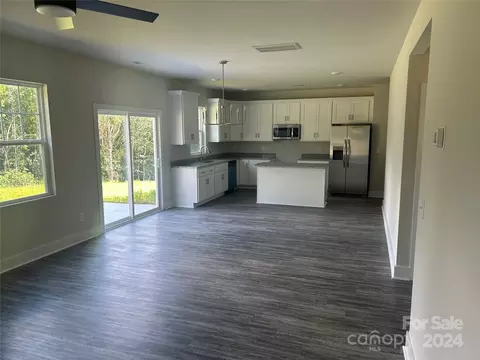Living - 910 Blake Rd, Albemarle, NC 28001 photo 5 of 7