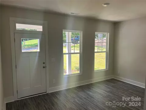 Living - 910 Blake Rd, Albemarle, NC 28001 photo 2 of 7