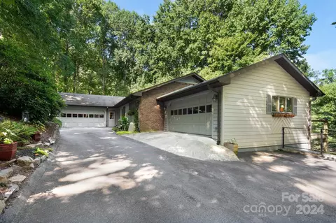 314 Sky Lake Dr, Hendersonville, NC 28739