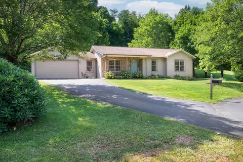 32 Terrace Ln, Weaverville, NC 28787