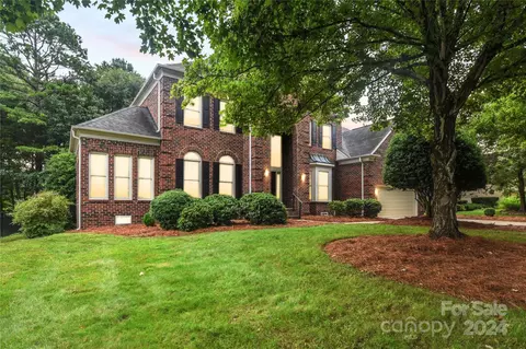 7307 Versailles Ln, Charlotte, NC 28277