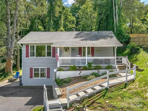 34 West St, Waynesville, NC 28786