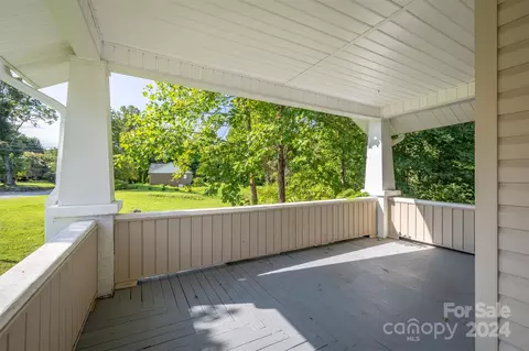 Exterior - 323 Fleming Ave, Marion, NC 28752 photo 4 of 5