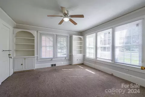 Living - 323 Fleming Ave, Marion, NC 28752 photo 3 of 5
