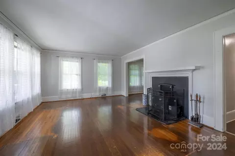 Living - 323 Fleming Ave, Marion, NC 28752 photo 1 of 5