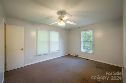 Bedroom - 323 Fleming Ave, Marion, NC 28752 photo 3 of 4