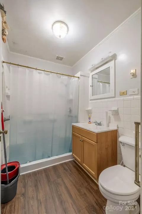 Bath - 323 Fleming Ave, Marion, NC 28752 photo 1 of 3